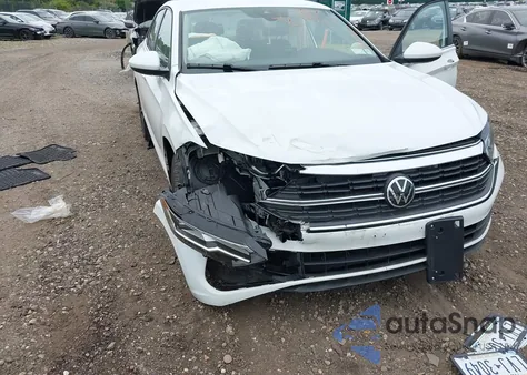 2024 Volkswagen Jetta 1.5T S z USA, uszkodzony, nr VIN 3VW5M7BU5RM064870